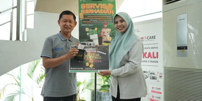 Servis di Bengkel Resmi Kalla Toyota Berhadiah Emas